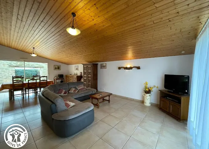 Vakantiehuis Charmante Grange Renovee Avec Grand Terrain, Wi-fi, Barbecue, Proche Ferme Et Nature - Fr-1-426-131 La Garnache